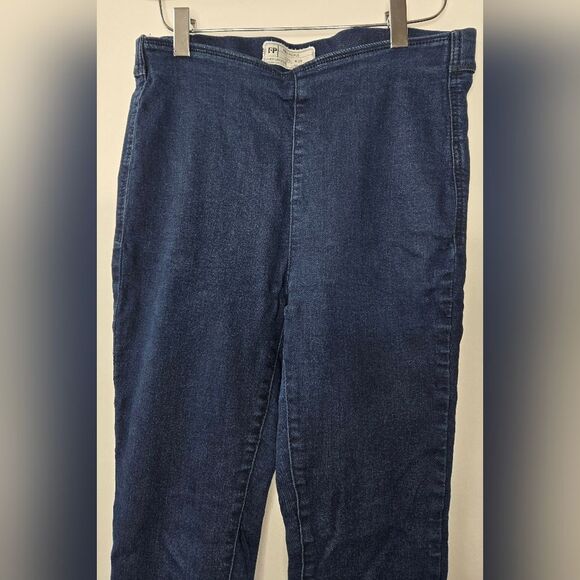 Free People Women's Pull-on Stretch Blue Jeans Distressed Hems Size 28 - Picture 2 of 11